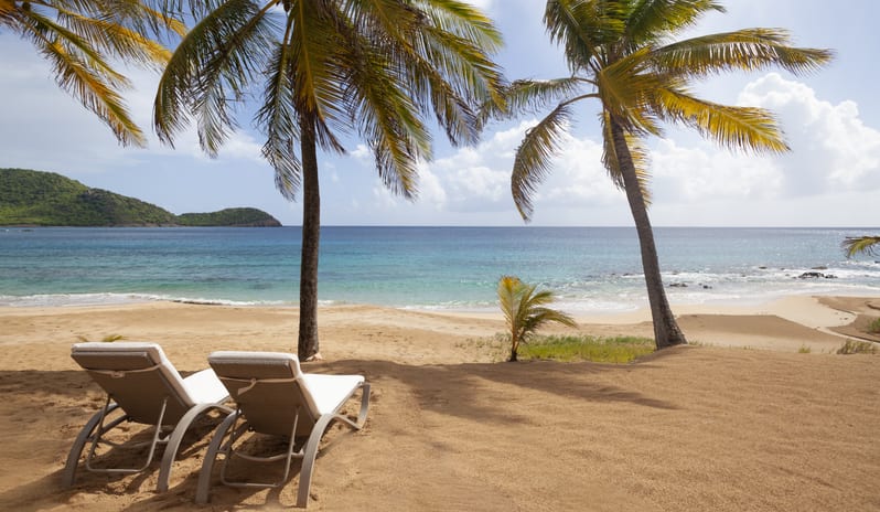 5 - Junior Suite Beachfront ( Lower Level) Beach _ Sunloungers